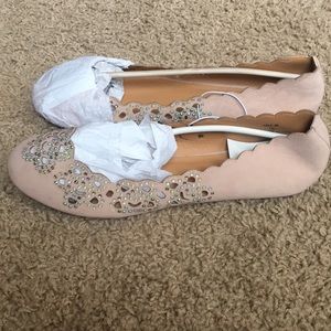 NWT Women's Nude Rhinestoned Flats (size 10)